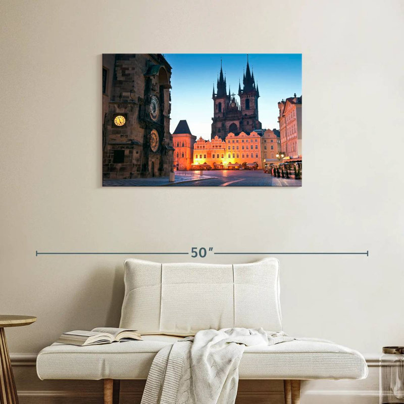 Nicci Prague Town Square, H 24 po x l 36 po