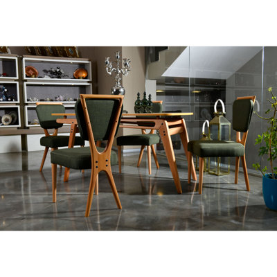 Ensemble repas pour quatre personnes