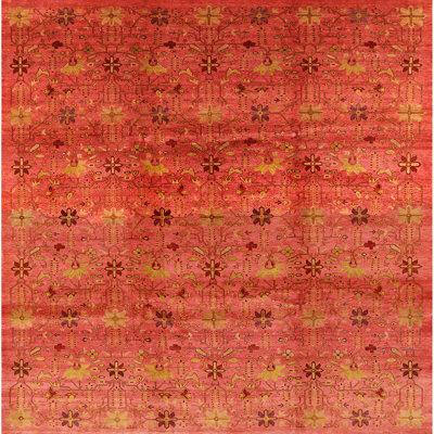 Tapis rouge à motif floral