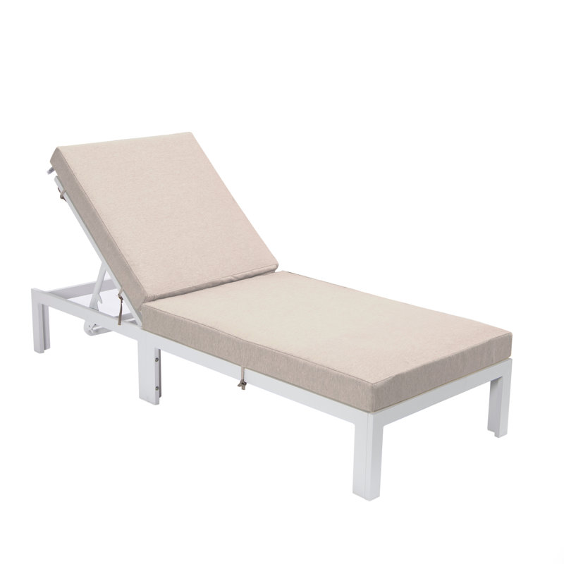 Chaise longue d'extérieur blanche avec coussins Leisuremod Chelsea, Beige, Blanc / Blanc