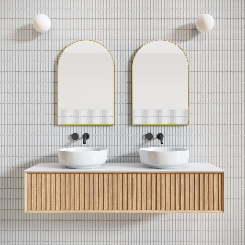 Miroir arqué Kira, Laiton satiné, 20 po x 30 po