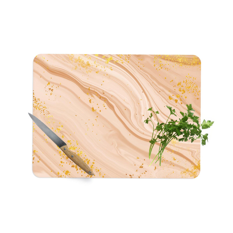 Motif de marbre à l'encre alcool beige et doré sur une planche à découper en verre durable, parfait pour un cadeau de pendaison de crémaillère ou un élégant décor de cuisine