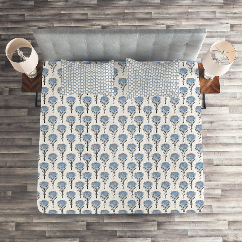 Farmhouse / Country Floral Coverlet, King Bedspread + 2 Shams, Blue Floral