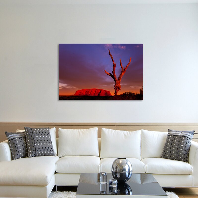 Gerahmtes Leinwandbild Uluru bei Sonnenaufgang, Australien