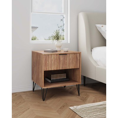 Dumbo 20" W Modern 1-Drawer Fluted Nightstand in Golden Brown