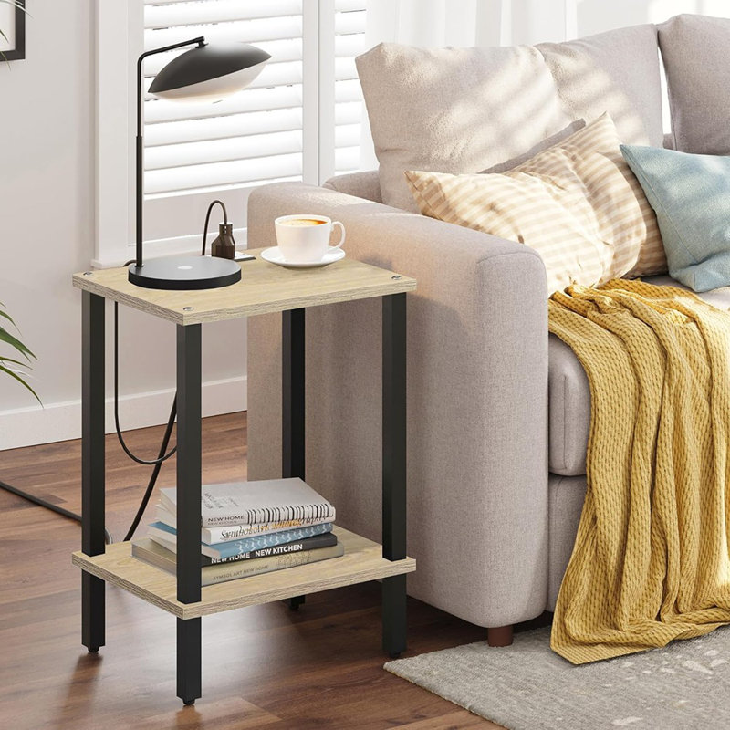 Table de bout avec station de charge, petite table d'appoint avec prises, table de chevet de table de chevet, tablette de rangement à 2 niveaux pour les petits espaces, salon, chambre à coucher, chêne