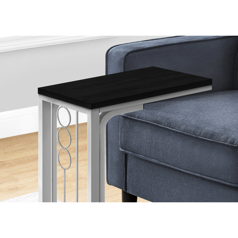 La table de bout en stratifié noir avec structure en métal gris convient aux chambres à coucher, à la base des bureaux et offre amplement d'espace pour les boissons dans les salons