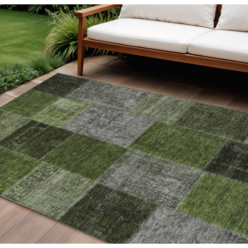 Tapis intérieur / extérieur lavable patchwork vert olive et artichaut 9 pi x 12 pi HomeRoots