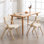 Chaise pliante au design élégant avec structure en bois massif et dossier et siège rembourrés capitonnés