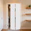 18 po X 80 po Porte pliante en vinyle blanc uni avec trousse de quincaillerie