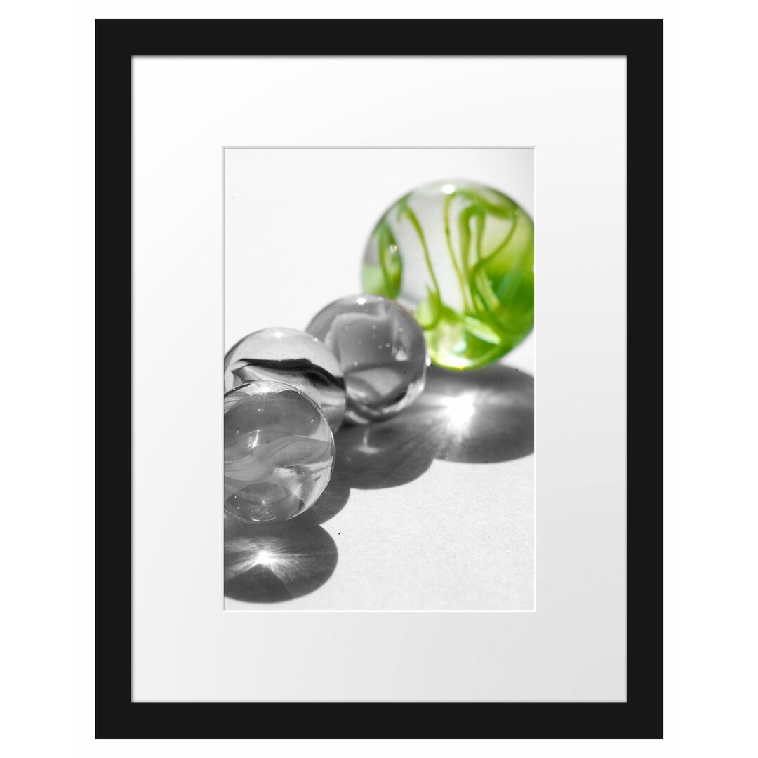 Gerahmtes Poster Delicate Fragile Glass Marbles