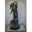 Statue de femme Havard avec son chien