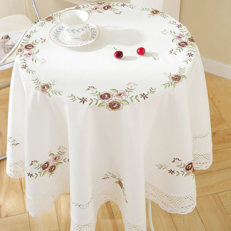 Nappe blanche arrondie avec bordure en dentelle et broderie florale
Décoration de table des fêtes, Rond 60 po