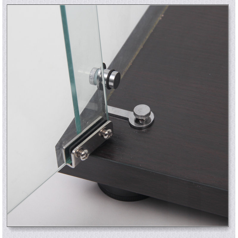 Vitrine à deux portes en verre avec 5 tablettes, parfaite pour mettre en valeur les objets de collection et organiser les essentiels