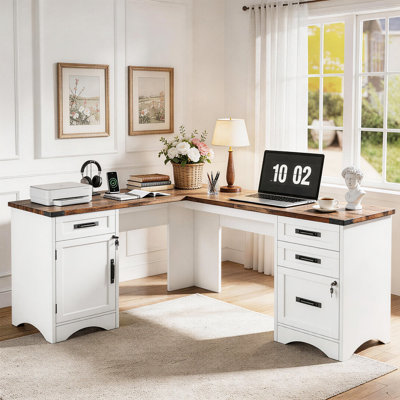 Bureau de direction en L 67 po à 4 tiroirs, bureau d'ordinateur d'angle avec rangement pour dossiers et prises de courant 67 po Farmhouse