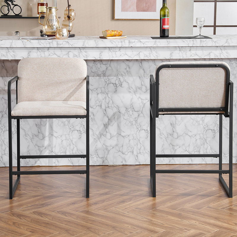Ensemble de 2 tabourets de bar rembourrés à hauteur de comptoir avec accoudoirs, structure en métal et siège rembourré, chaise de salle à manger confortable