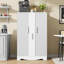 Armoire de rangement blanche autoportante de 47,4 po de hauteur, porte coulissante centrale et 2 portes à charnières latérales, tablettes réglables et supports de porte intérieure-132969232