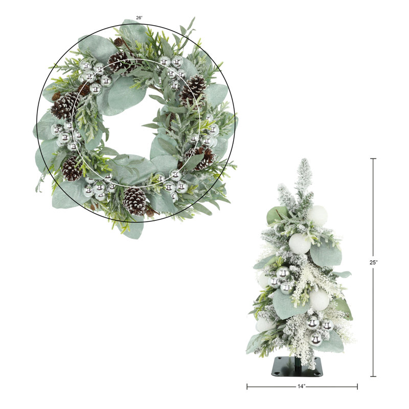Couronne de Noël floquée et arbre avec feuilles et ornements en magnolia