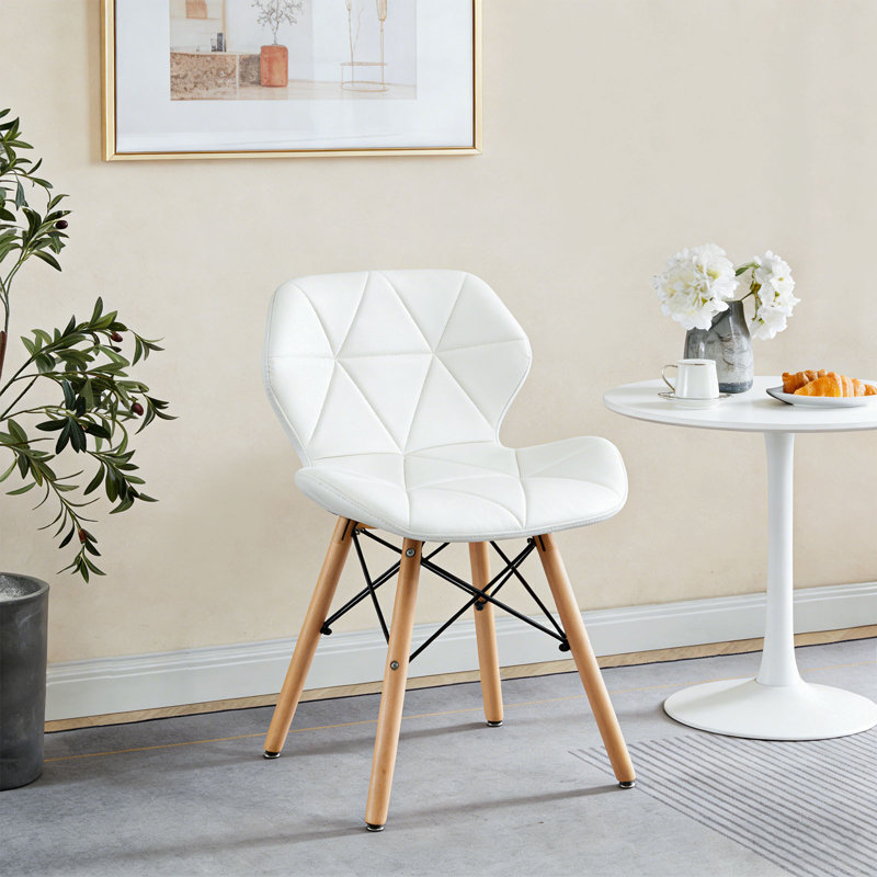 Chaise de salle à manger rembourrée moderne avec dossier, coussin de siège rembourré en éponge épaissie et surface en cuir pu avec pieds en bois pour espaces multiples, ensemble de 2 (blanc)