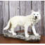Figurine de loup blanc albinos sur la toundra Winter Forest Hunter