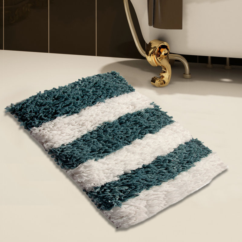 Tapis pour salle de bain à rayures antidérapantes en mélange de coton Pulver, 34 po x 21 po, Blanc / Bleu