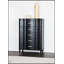 Commode 1 pièce glamour à finition noire avec façade incurvée, tiroir pleine extension, poignées en acrylique, pieds tournés, plateau doublé de feutre pour la chambre à coucher