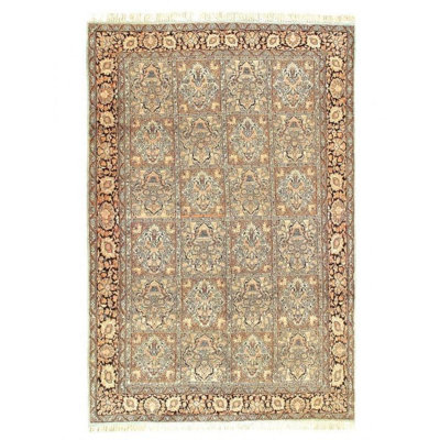 Oriental Area Rug in Ivory