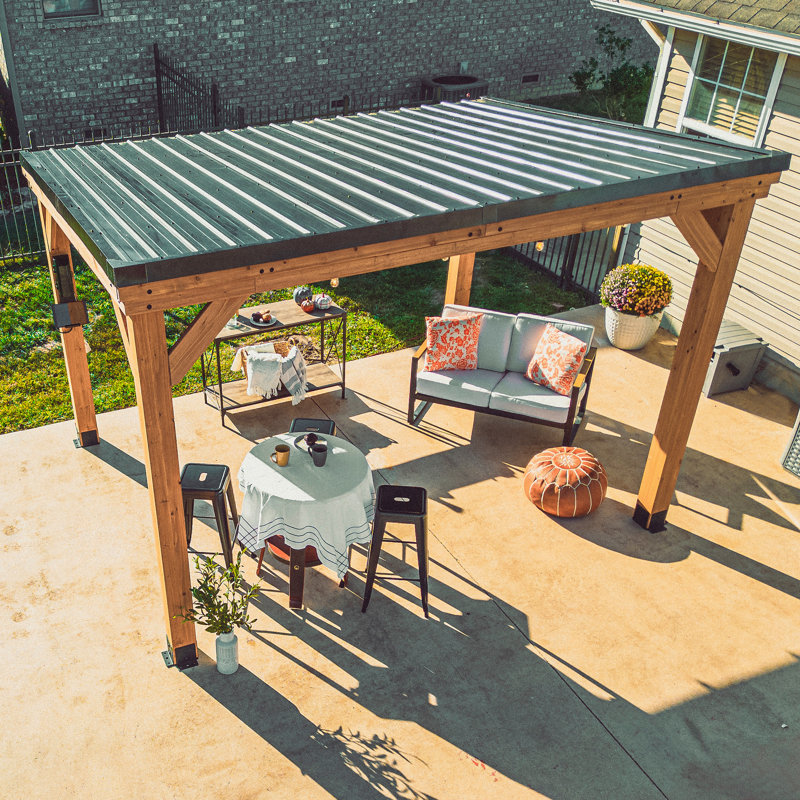 Abri de jardin extérieur en bois de cèdre 12 pi x 9,5 pi avec toit en pente en acier galvanisé et PowerPort Backyard Discovery Arcadia