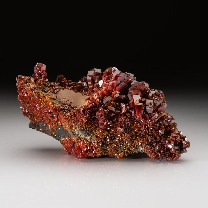 Véritable grappe de cristal de vanadinite