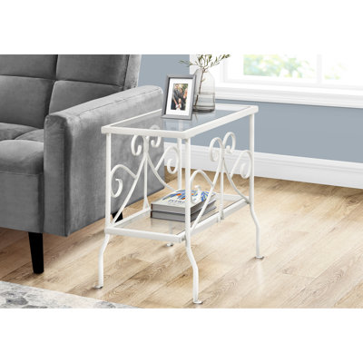 Table d'appoint traditionnelle en métal blanc avec plateau en verre trempé