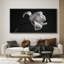 Vue latérale de l'art mural sur toile encadré de tulipes noires et blanches - Photographie florale monochrome moderne pour des intérieurs élégants-116517520-116517521