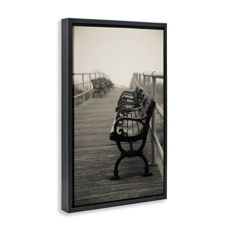 "Benches on the Boardwalk", art mural sur toile flottant noir, design par Jadei, H 25 po x l 17 po