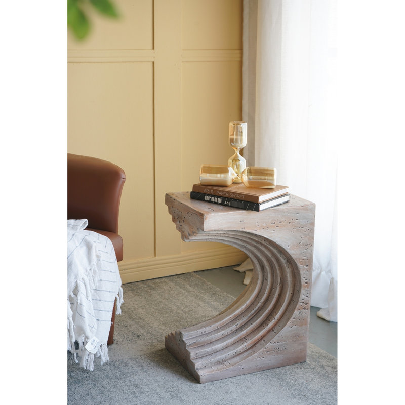 Table d'appoint arquée 16,3 x 12,2 x 22,6 moderne au fini travertin