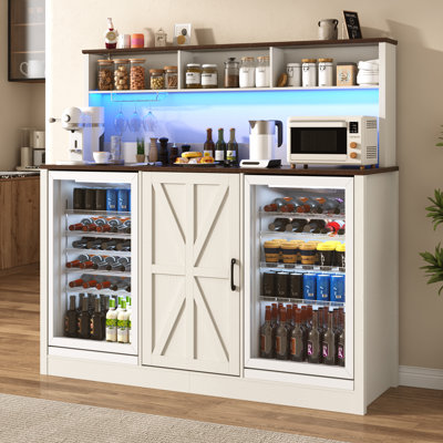 Meuble-bar à café de style campagnard de 160 cm de large avec prise électrique et éclairage DEL, meuble à vin avec compartiment réfrigérateur, buffet avec étagère réglable et rangement ouvert pour cuisine/salle à manger