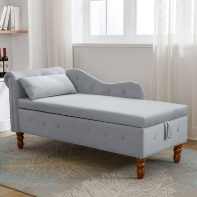 Chaise longue grise pour l'intérieur, fauteuil en velours pour la chambre à coucher avec rangement et oreiller, chaise longue à accoudoirs roulés pour dormir avec garniture cloutée pour le bureau de la chambre à coucher