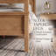 Cadre de lit plateforme en bois à baldaquin de style moderne du milieu du siècle avec tête de lit-1035675066