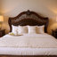 Ensemble de chambre à coucher grand lit en cerisier brun et bois doré - Ensemble de 3 pièces avec 2 tables de chevet-131006863