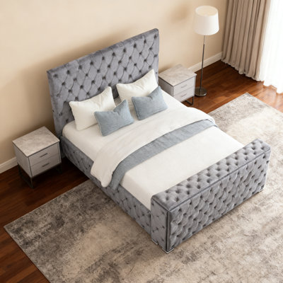 Très grand lit capitonné et rembourré de style moderne en bois gris