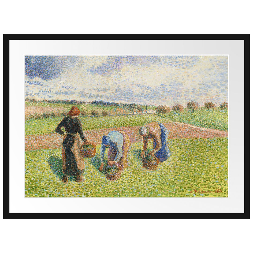 Gerahmter Kunstdruck Paysannes Ramassant Des Herbes Érag von Camille Pissarro