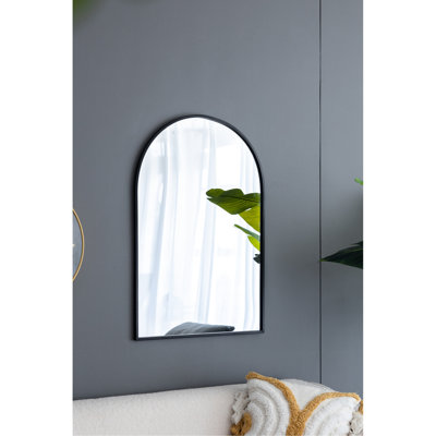 Miroir arqué noir 24 po x 36 po à cadre métallique pour rehausser le décor de votre pièce