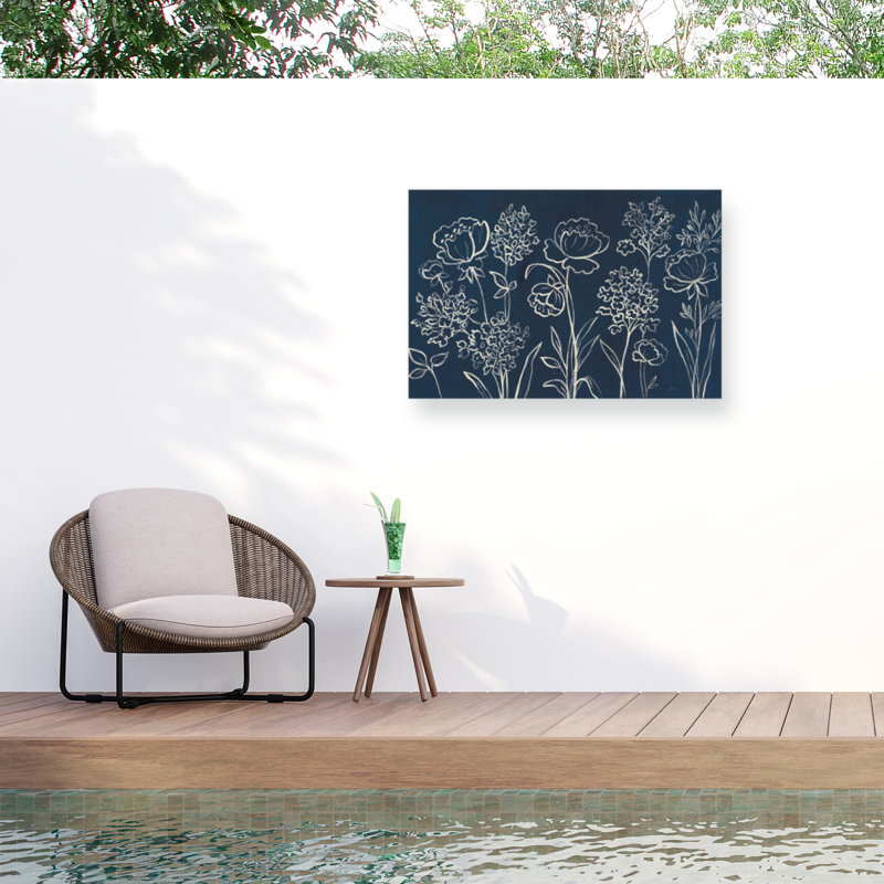 Toile d'extérieur «Indigo Floral I» de Silvia Vassileva, H 30 po x l 47 po x P 1,5 po