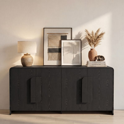 Buffet moderne de style Mid-Century 64'' avec 4 portes, grandes poignées en bois et étagères réglables, meuble télé incurvé idéal pour la maison, la cuisine, la salle à manger ou le salon.
