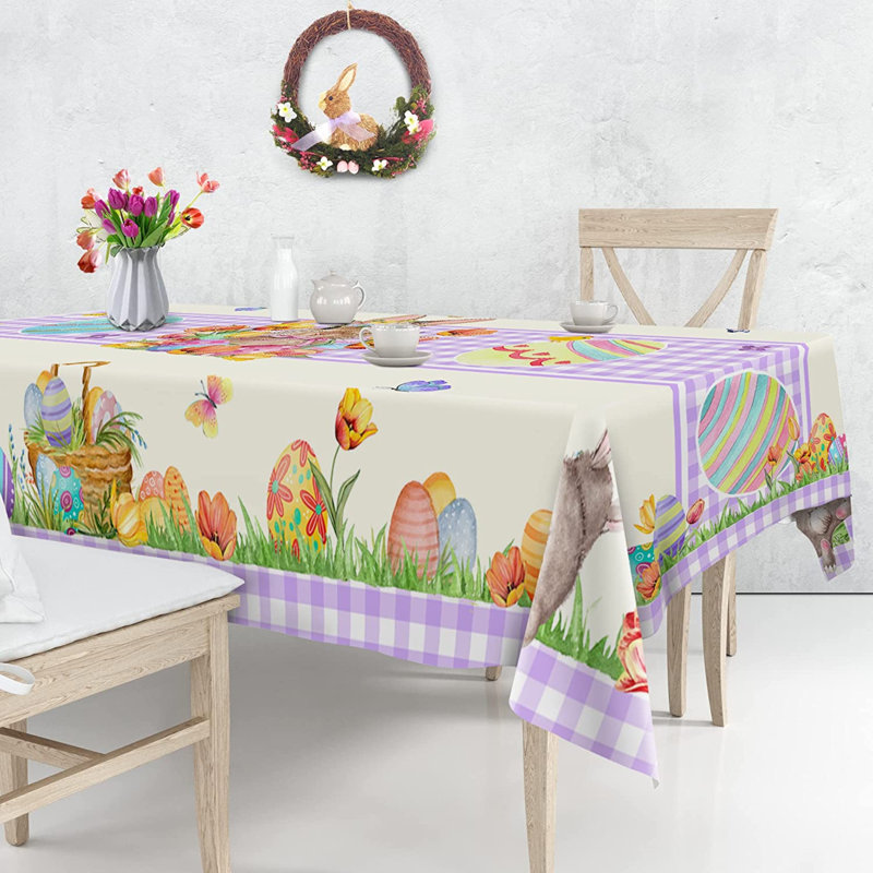 Nappe de Pâques avec œufs de lapin et tulipes