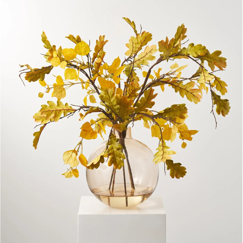 Automne lueur - feuille de chêne d'automne mélangée et branche de peuplier faux-tremble doré dans un grand arrangement de centre de table