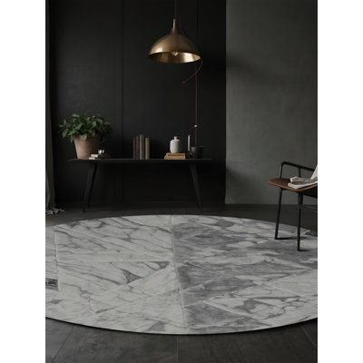 Tapis brun soyeux et moelleux