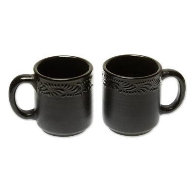 Tasses en céramique noire fabriquées à la main clin (paire)