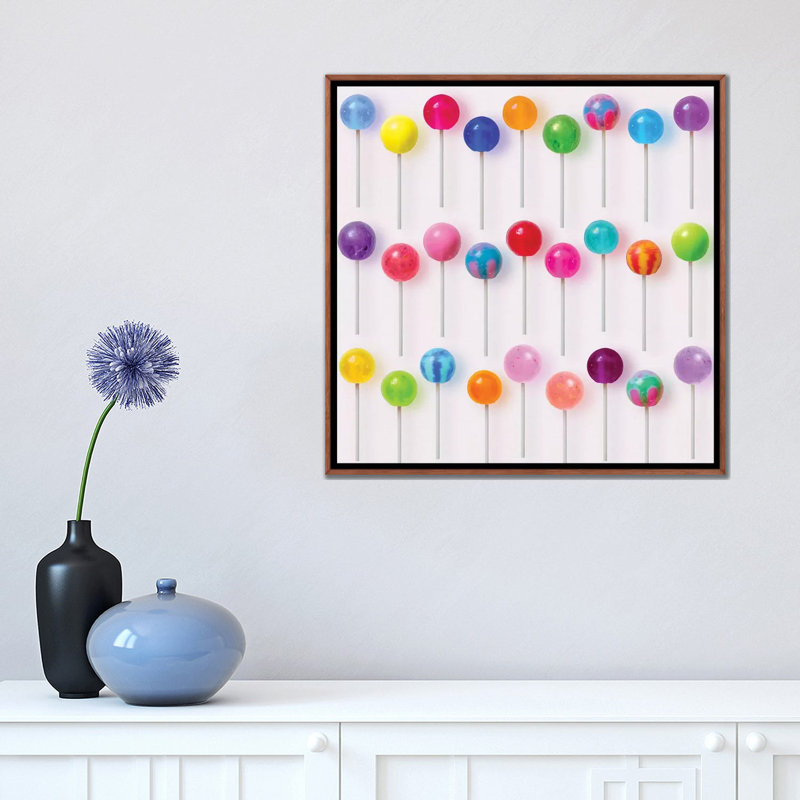 « Sucettes colorées » par Erin Summer-impression d’art graphique, Pas de tapis, Toile avec cadre en bois brun classique