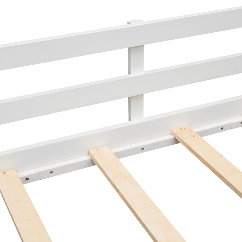 Lit mezzanine simple, blanc. Deux options de rangement. Structure en bois de pin massif. Structure et corde d'escalade pour l'excitation. Double tableau noir. Lit de sortie Slide Slidey avec rangement supplémentaire. Amusement et exercice.