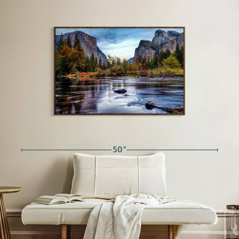 Rivière Yosemite Autumn, Cadre flottant noyer, 40 po x 27 po