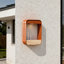 Lampe murale d'extérieur en métal avec DEL à énergie solaire avec crépuscule à l'aube-687225558-685127870